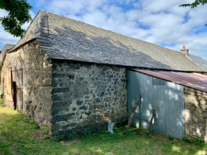 Maison en pierres à rénover entièrement sur la commune d'Argences en Aubrac