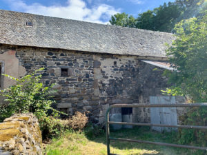 Maison en pierres à rénover entièrement sur la commune d'Argences en Aubrac