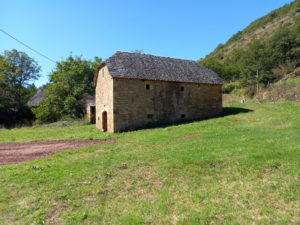 Ancienne grange/étable 60 m2 par niveau, à 5 minutes d'ESPALION