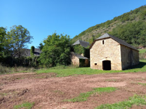 Ancienne grange/étable 60 m2 par niveau, à 5 minutes d'ESPALION