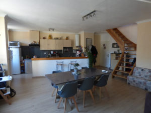 Appartement de Type 5 duplex, coeur de ville d'ENTRAYGUES SUR TRUYERE