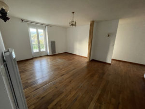 Appartement T3/T4 avec balcon et parking extérieur