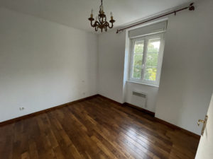 Appartement T3/T4 avec balcon et parking extérieur