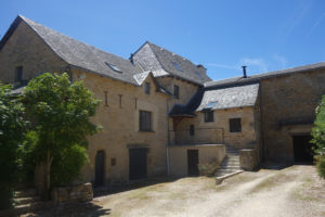 Beau corps de ferme rénové avec gîte