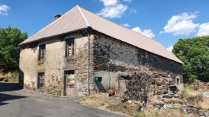  AUBRAC - MAISON GRANGE - TERRAIN - ASSAINISSEMENT COLLECTIF - CU validé