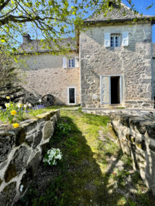  Maison de Caractère à moins de 2km du Lac de Maury