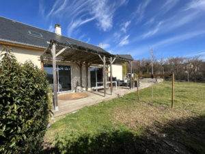  Maison proche du centre ville d'Espalion avec vue dégagée, garage et terrain