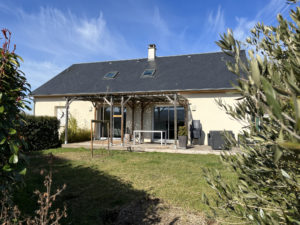  Maison proche du centre ville d'Espalion avec vue dégagée, garage et terrain