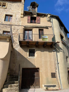 Coeur de village, SAINT COME D'OLT, maison T3 avec balcon, garage