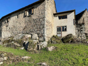 Corps de ferme à 20 minutes d'ENTRAYGUES SUR TRUYERE