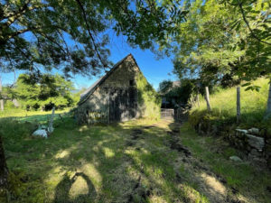 Corps de ferme à 2kms de SAINT AMANS DES COTS