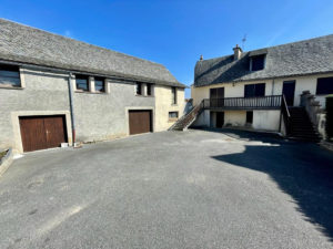 Ensemble immobilier à mi-chemin entre Espalion et Laguiole