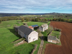 Ensemble Immobilier composé d'un corps de ferme et de 26 hectares de terrain