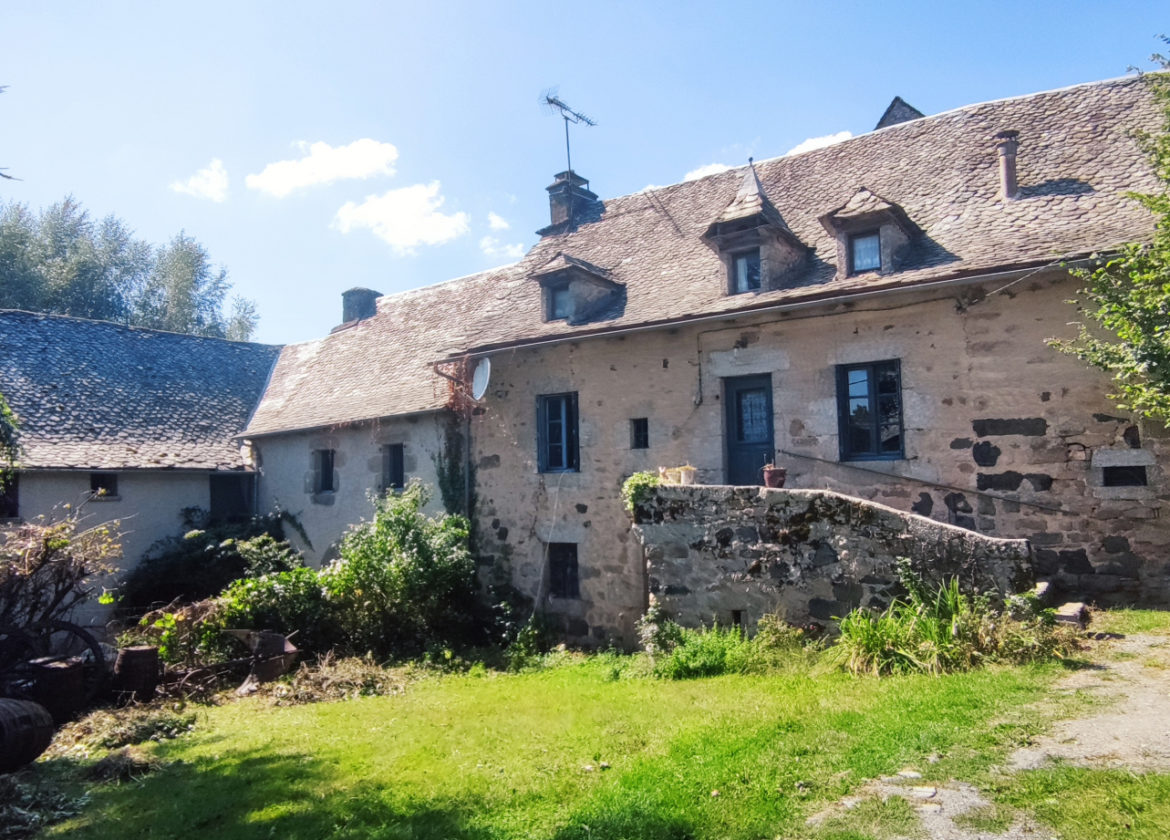 Ensemble immobilier, maison, gîtes, maison et dépendance, terrain à 10 min du NAYRAC