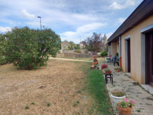 Entre BOZOULS et ESPALION, maison de Type 4, de plain pied, 1000 m2 de terrain.