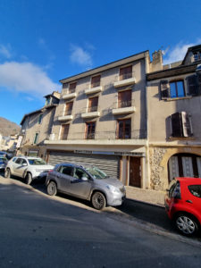 IMMEUBLE 220m2 - COMMERCE de 61.65m2 - APPARTEMENT COUR - TERRASSES