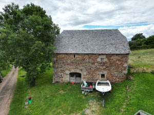 LASSOUTS, grange sur une parcelle de 1000 m2 environ, à rénover, belle vue dégagée