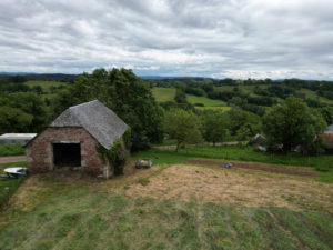 LASSOUTS, grange sur une parcelle de 1000 m2 environ, à rénover, belle vue dégagée