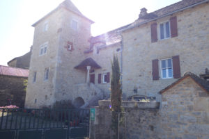 Maison de caractère située à 15min de Rodez.