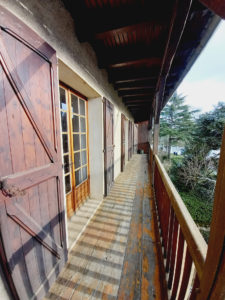 Maison de ville, coeur de ville d'ESPALION, avec garage, terrasse et jardin.