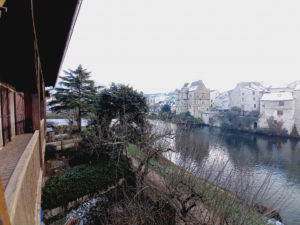 Maison de ville, coeur de ville d'ESPALION, avec garage, terrasse et jardin.