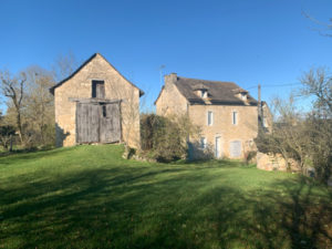 Maison en pierres avec grange