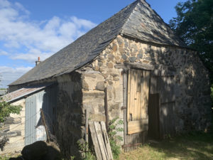 Maison en pierres à rénover entièrement sur la commune d'Argences en Aubrac