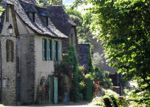 Maison en pierres, dépendances à 15 min d'ENTRAYGUES