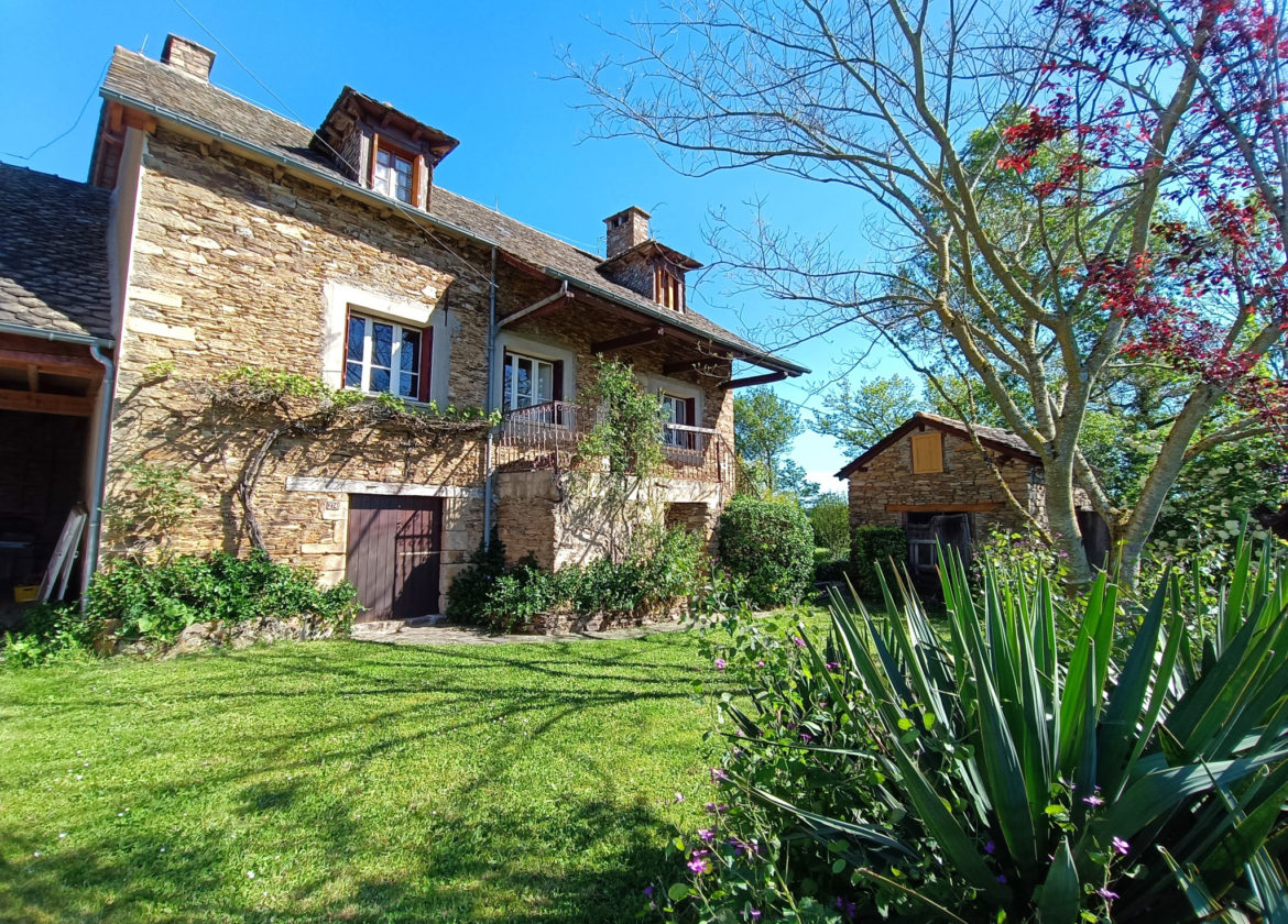 Maison en pierres de type 6 avec dépendance