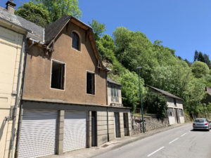 Maison type 5 années 30 avec terrain attenant - ENTRAYGUES SUR TRUYERE