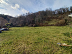 Terrain à bâtir, au centre du village de st Chély d'Aubrac