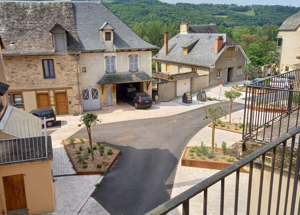 Coeur de village, SAINT COME D'OLT, maison T3 avec balcon, garage