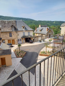 Coeur de village, SAINT COME D'OLT, maison T3 avec balcon, garage