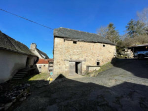 Corps de ferme à 20 minutes d'ENTRAYGUES SUR TRUYERE