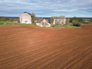 Ensemble Immobilier composé d'un corps de ferme et de 26 hectares de terrain