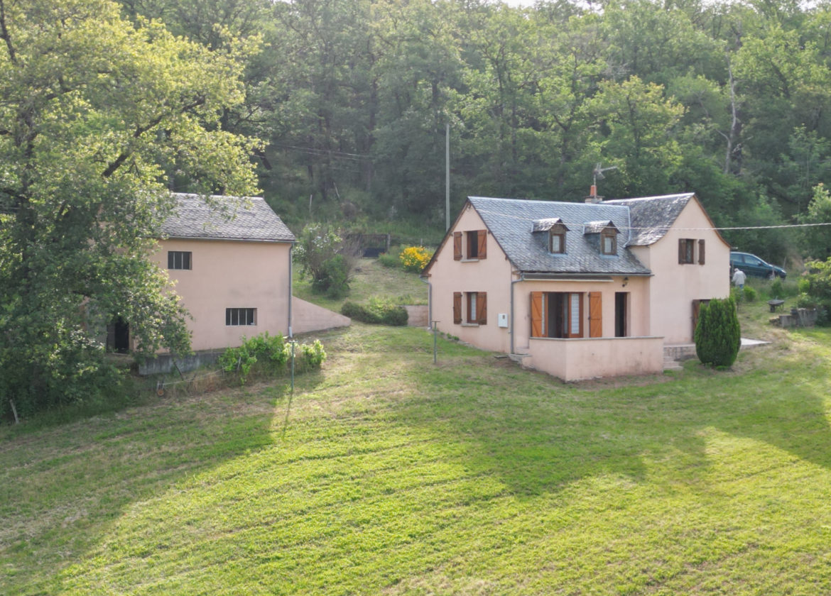 ESPALION, maison de Type 3, garage, terrain de plus d'un hectare