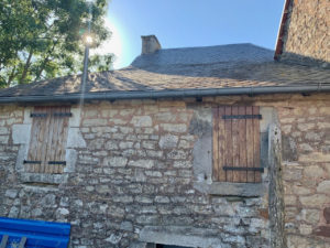 Maison en pierres avec grange à rénover