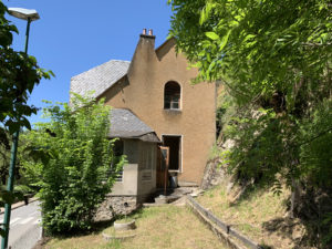 Maison type 5 années 30 avec terrain attenant - ENTRAYGUES SUR TRUYERE