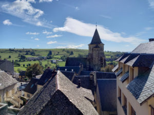 PRADES D AUBRAC, maison Type 3 avec garage et extérieur.