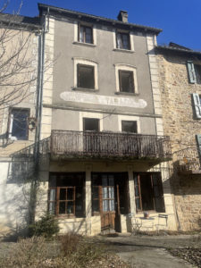 SAINT COME D'OLT, maison de village avec dépendances