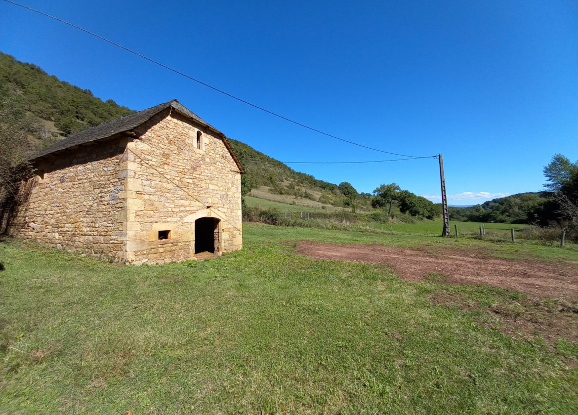 Ancienne grange/étable 60 m2 par niveau, à 5 minutes d'ESPALION