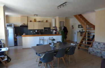 Appartement de Type 5 duplex, coeur de ville d'ENTRAYGUES SUR TRUYERE