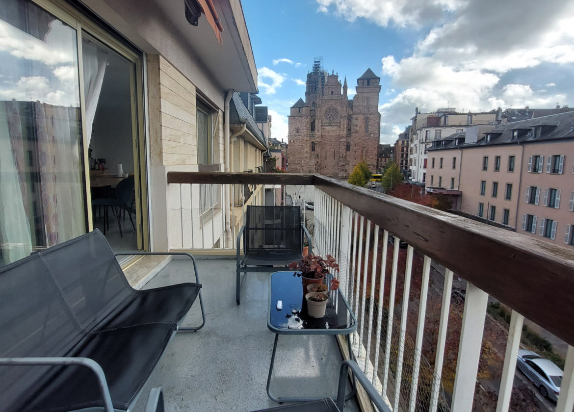 Appartement T3 traversant avec balcons, cave et parking couvert - Avenue Victor Hugo