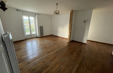 Appartement T3/T4 avec balcon et parking extérieur