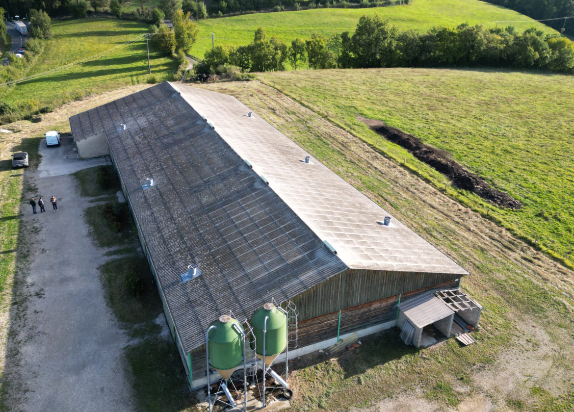 Bâtiment agricole Bordure RD921 Espalion