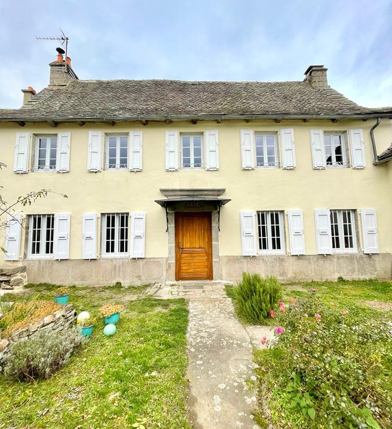  Maison de Caractère à moins de 2km du Lac de Maury