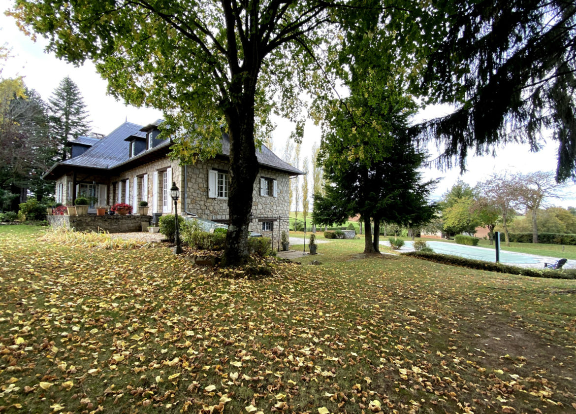 Charmante Maison en pierres de type 8- A moins de 10/12 Minutes du centre ville de RODEZ