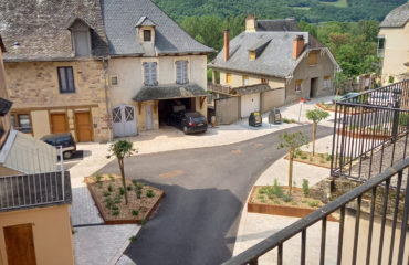 Coeur de village, SAINT COME D'OLT, maison T3 avec balcon, garage