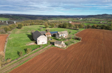 Ensemble Immobilier composé d'un corps de ferme et de 26 hectares de terrain