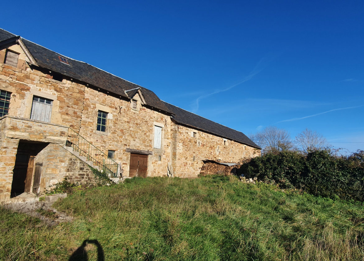 Ensemble immobilier Corps de ferme - implanté sur terrains de 4728m2